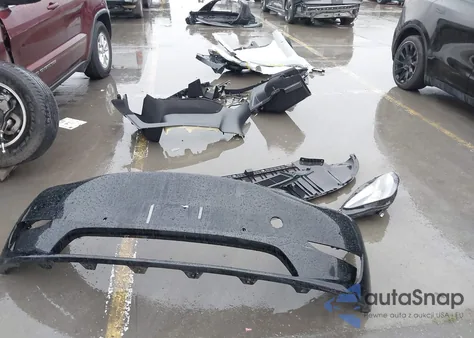 2021 Tesla Model Y Long Range Dual Motor All-Wheel Drive z USA, uszkodzony, nr VIN 5YJYGDEE8MF272037